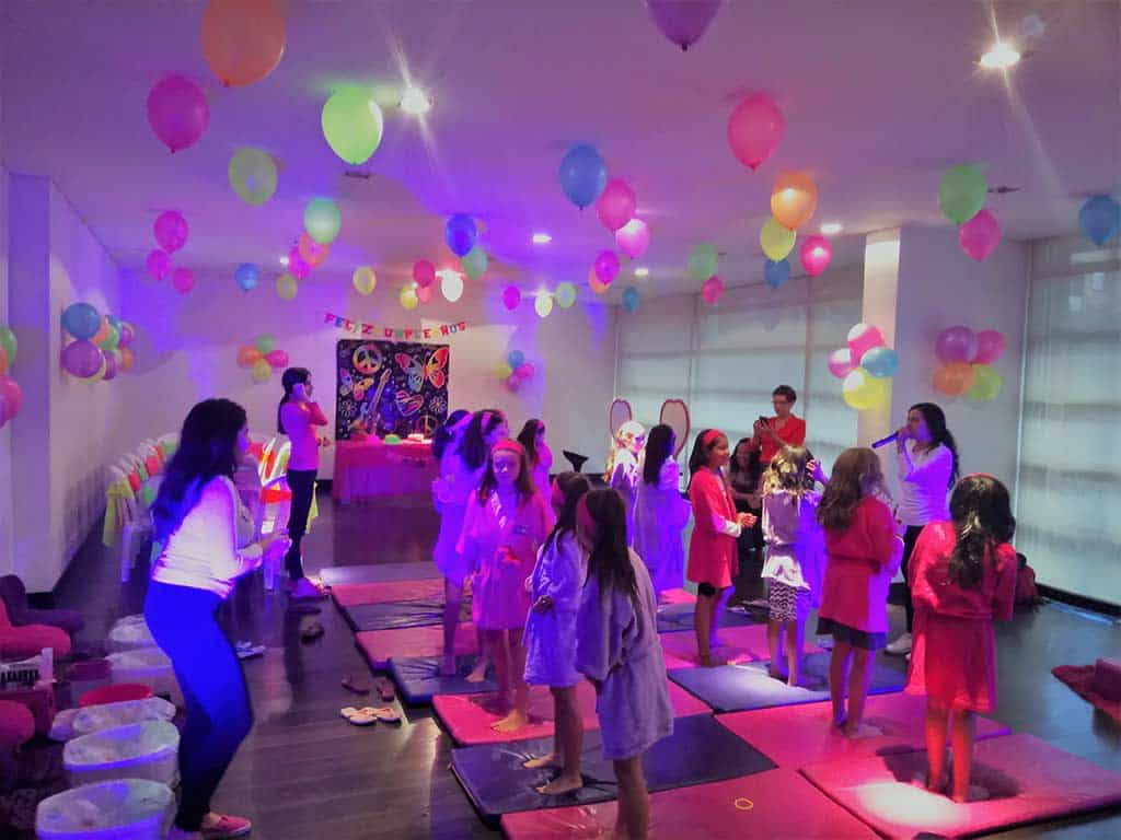 10 ideas de cumpleaños para niñas de 8 a 12 años en Bogotá 3 Neon